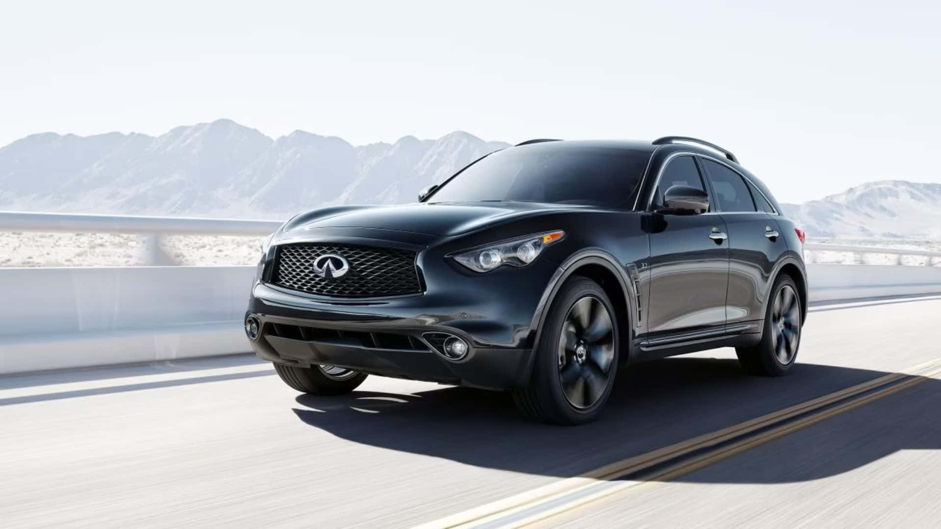 Sleek Og Robust Infiniti Qx70 I Urbant Miljø Bakgrunnsbildet