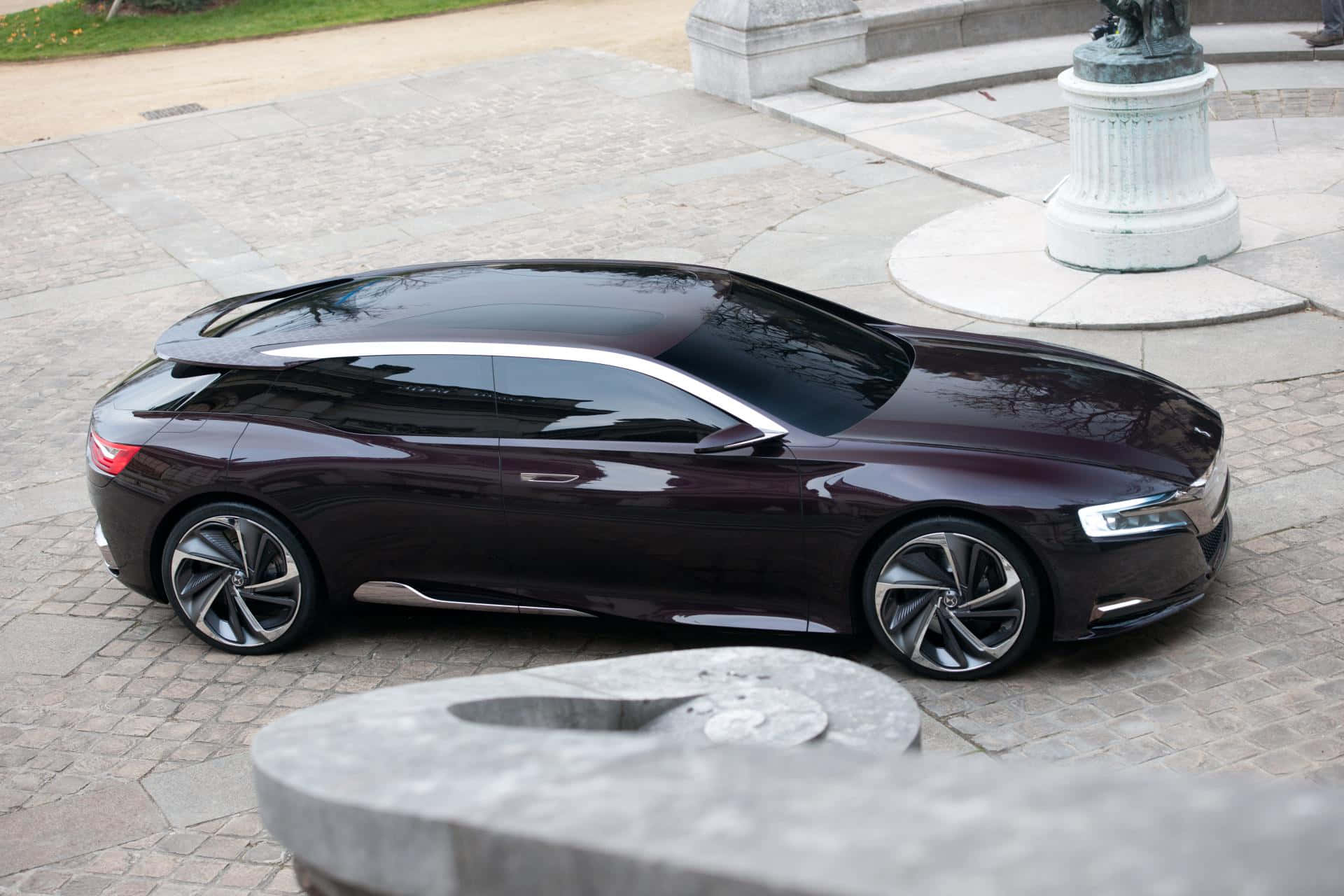 Caption: Sleek Design Of Citroen Numero 9 Concept Car Wallpaper