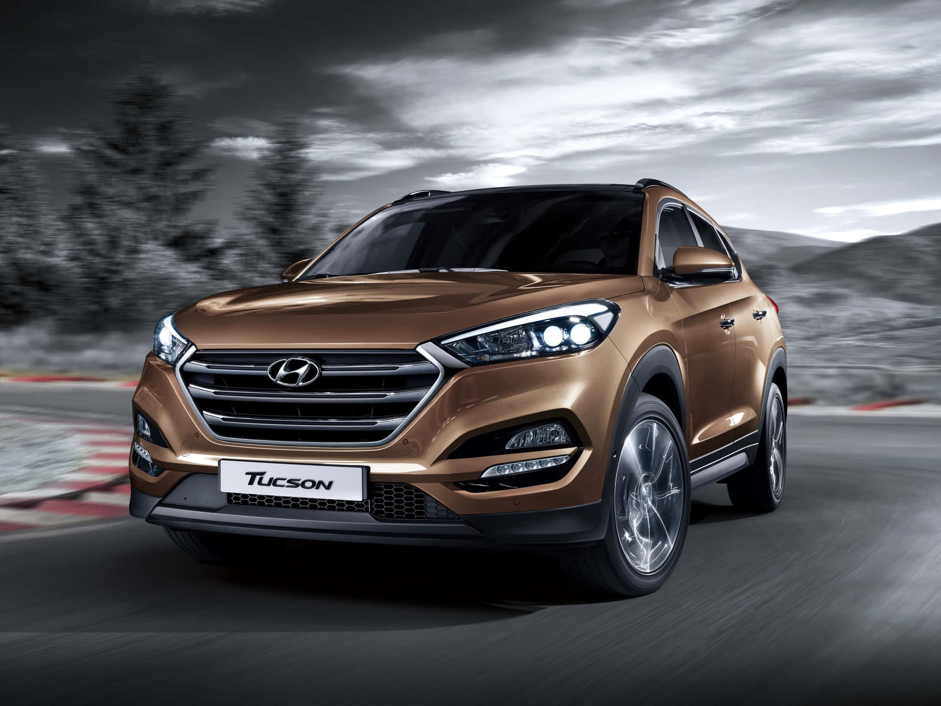 Caption: Sleek Hyundai Tucson Showcasing Its Dynamic Design At Night. Wallpaper