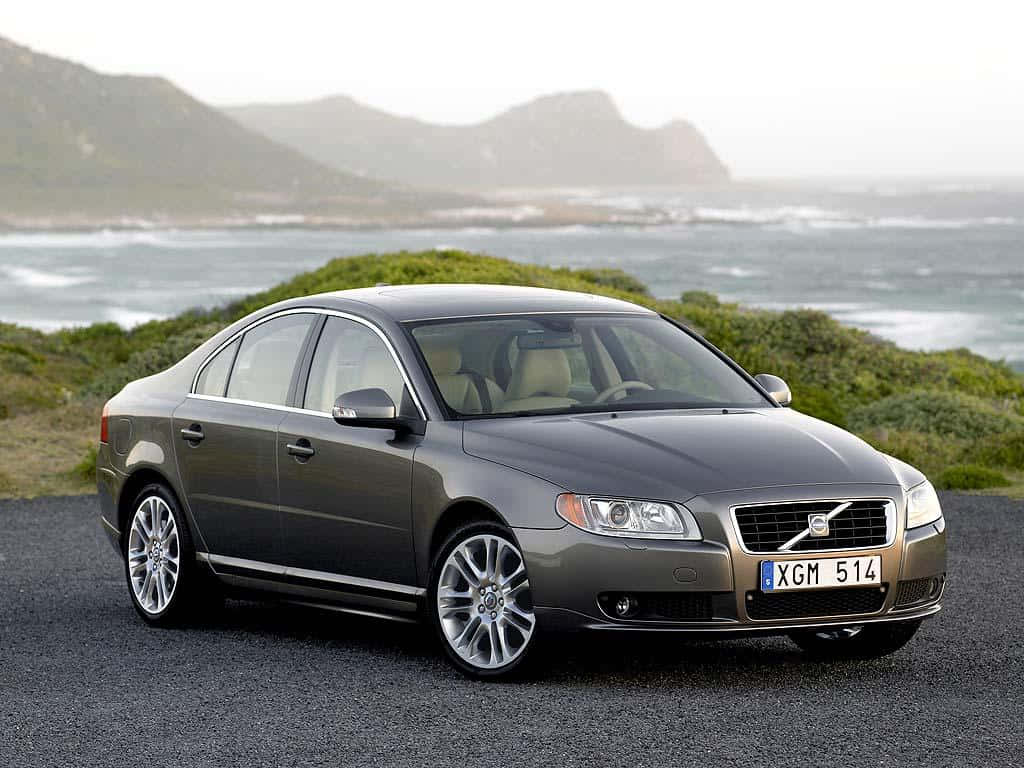 Caption: Sophisticated Volvo S80 In The City Wallpaper