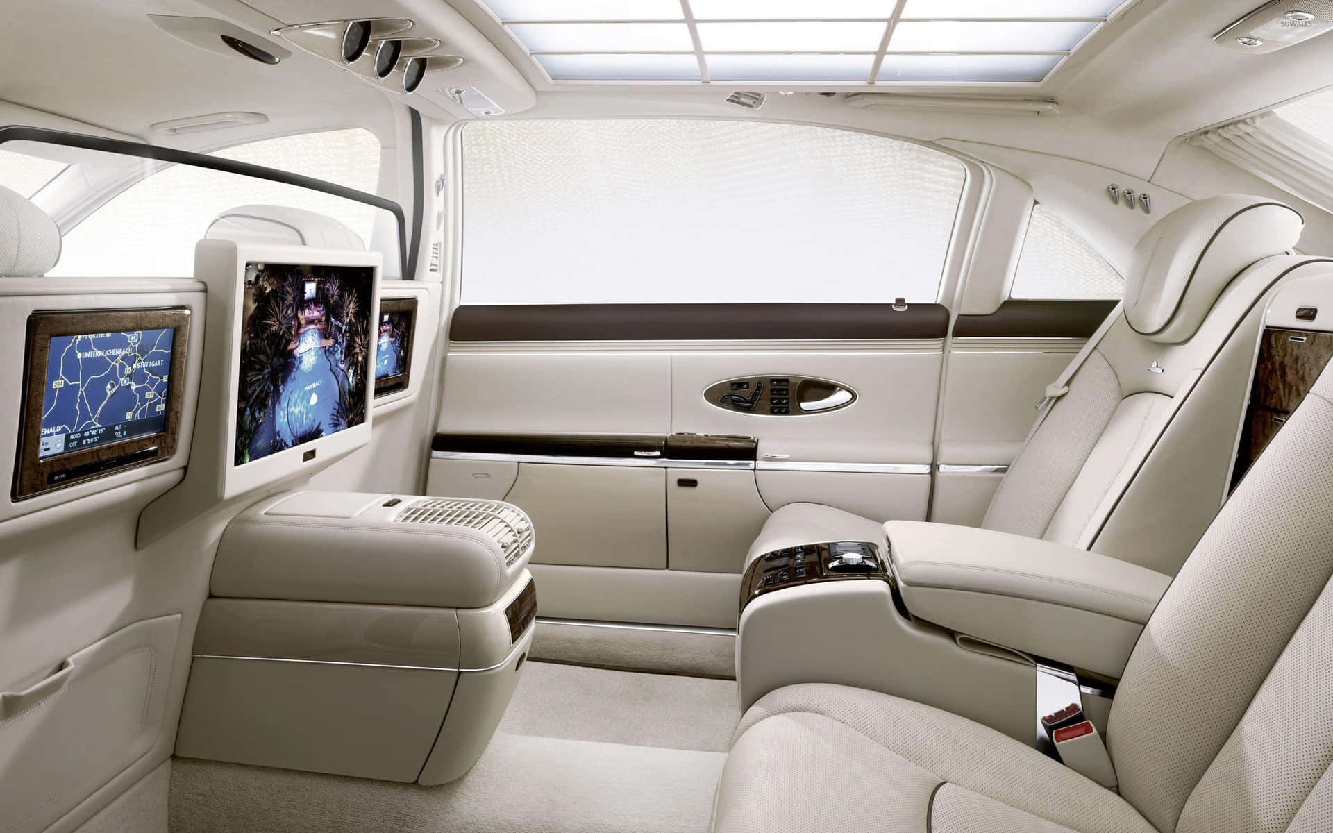 Caption: Sublime Elegance - Maybach 57 On Display Wallpaper