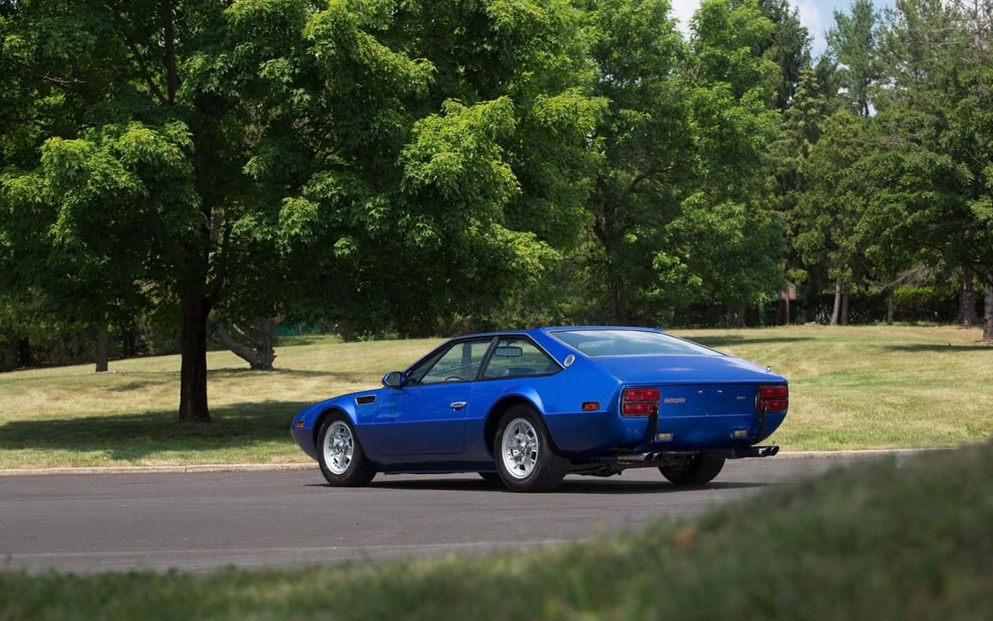 Caption: The Classic Elegance Of Lamborghini Jarama Wallpaper