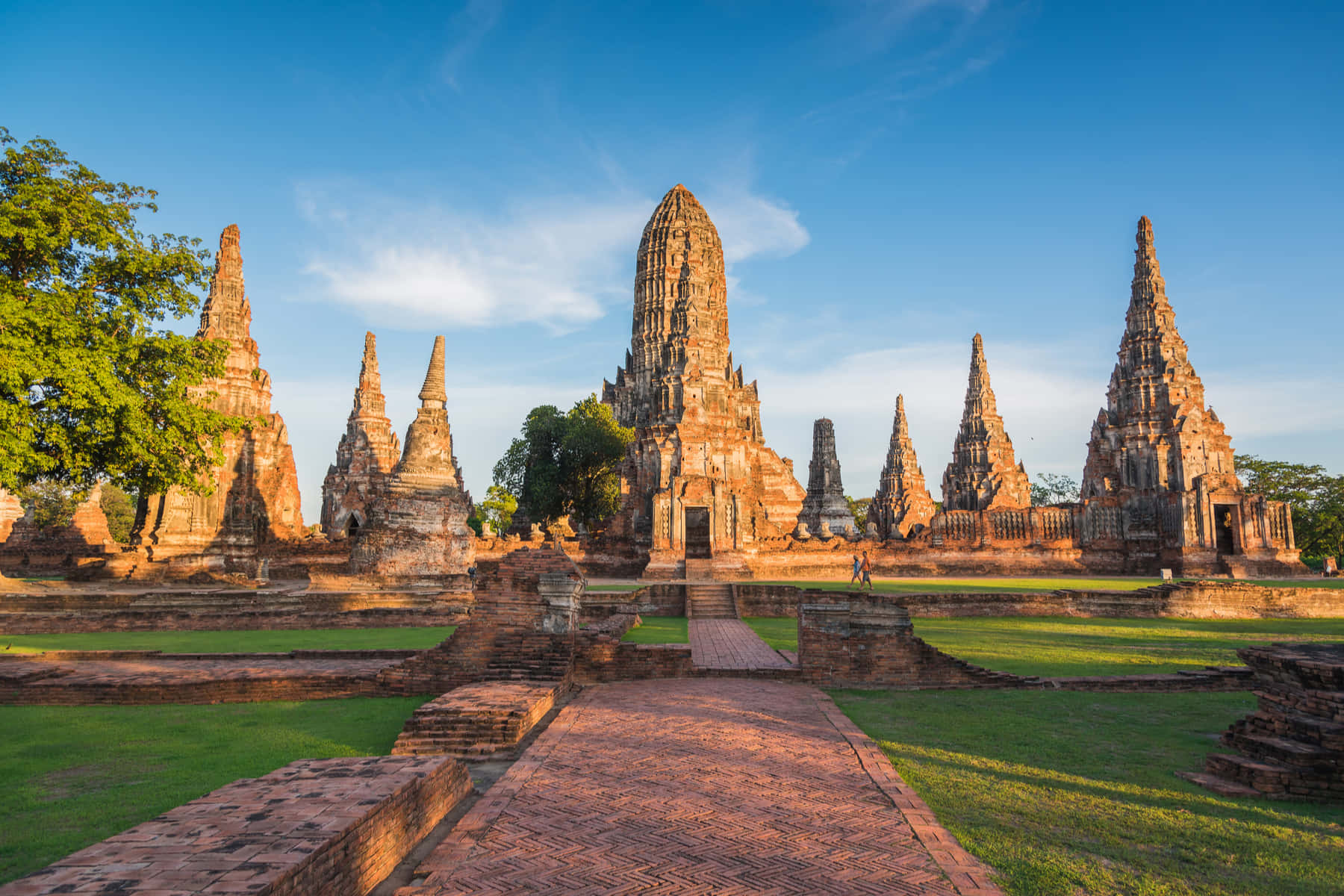 Caption: The Majestic Beauty Of Ayutthaya Historical Park Wallpaper