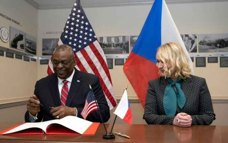 Caption: Us Secretary Of Defense Signing Reciprocal Defense Procurement Agreement Wallpaper