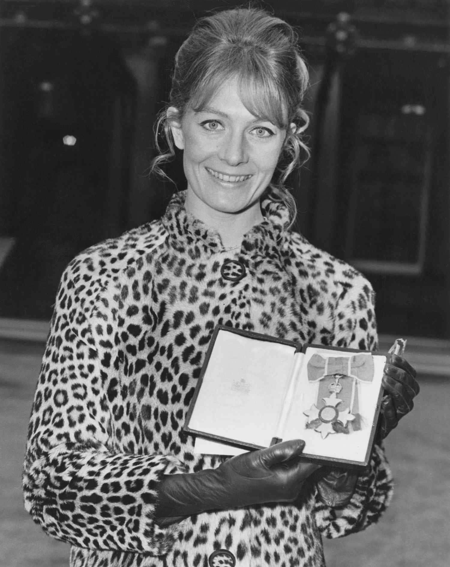 Caption: Vanessa Redgrave During A Stage Performance Wallpaper