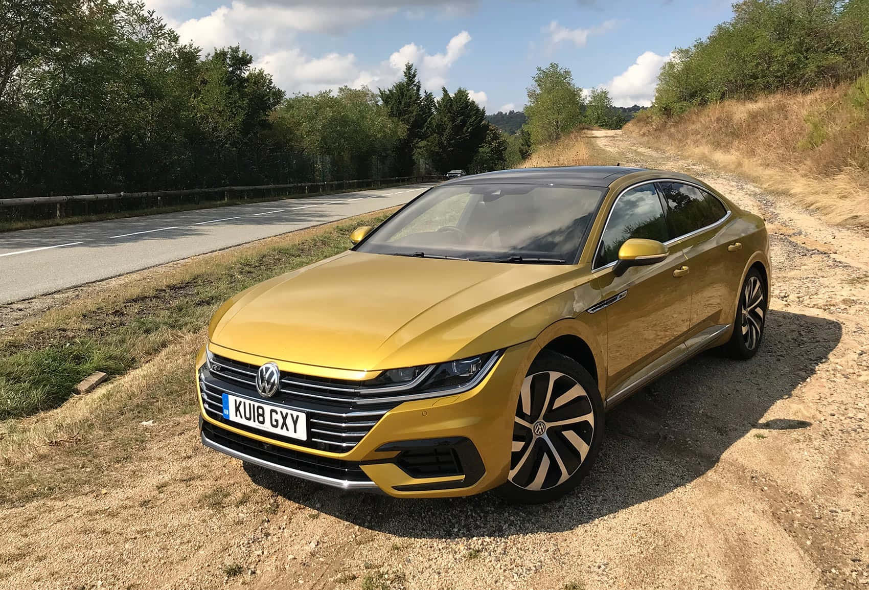 Caption: Vibrant Elegance: Volkswagen Arteon In Motion Wallpaper