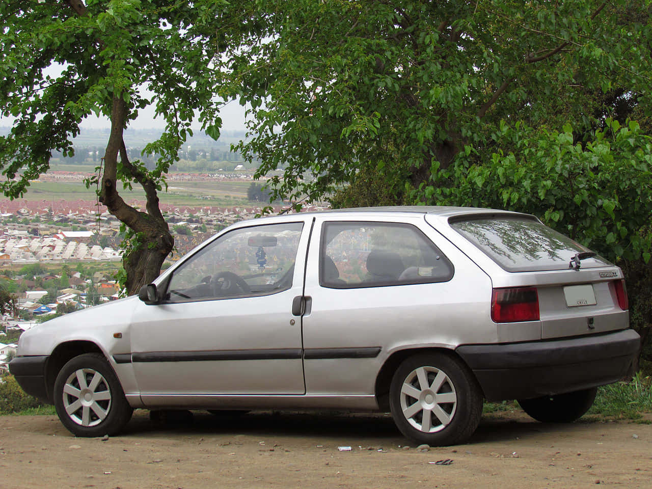 Caption: Vintage Citroen Zx In Red Wallpaper