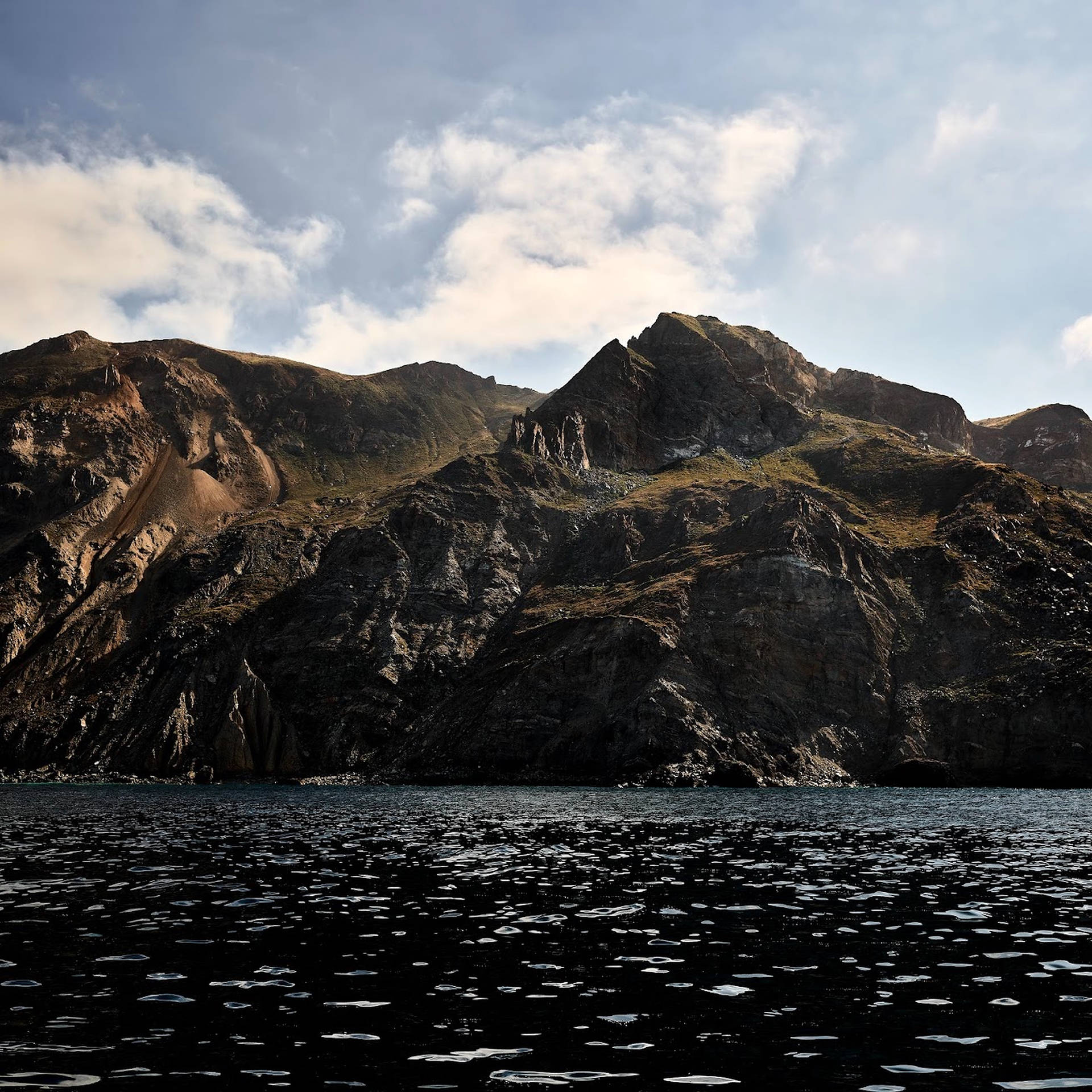 Captivating Catalina: Macos' Vibrant Landscape Wallpaper