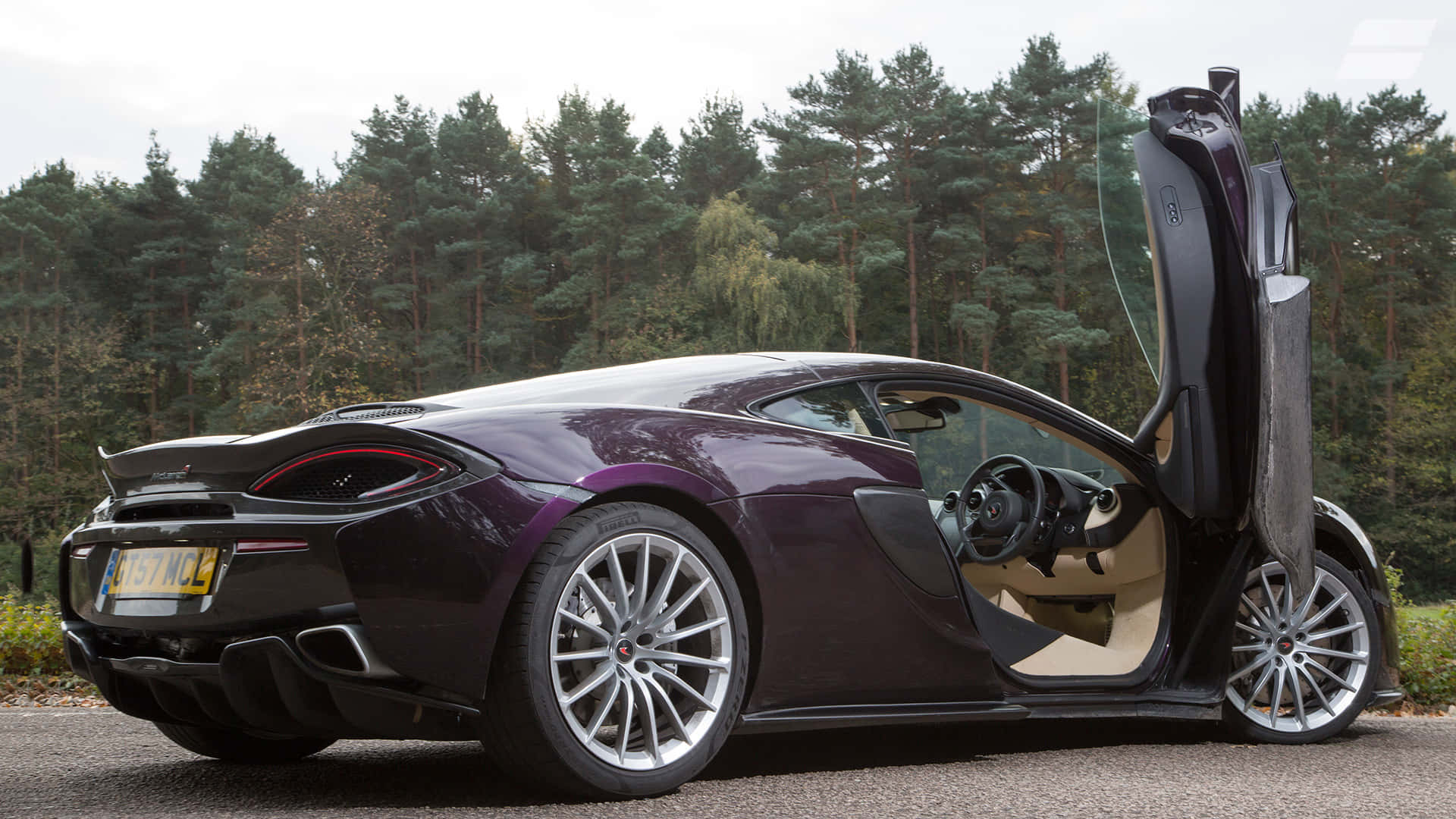 Captivating Charge: A Silver Mclaren 570gt Under The Twilight Wallpaper