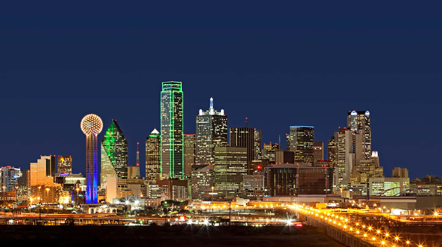 Captivating Dallas Downtown Twilight Wallpaper