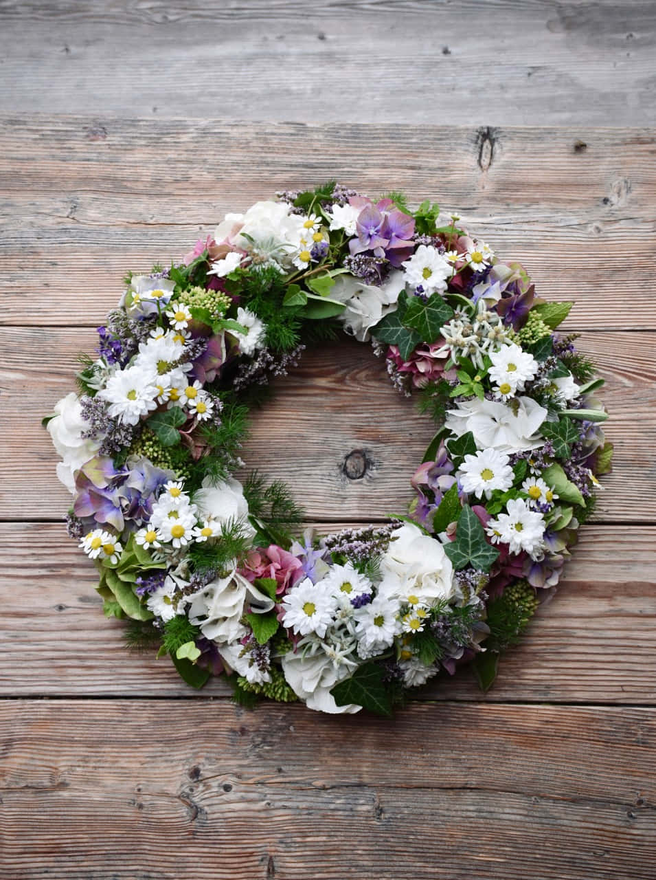 Captivating Floral Wreath Wallpaper