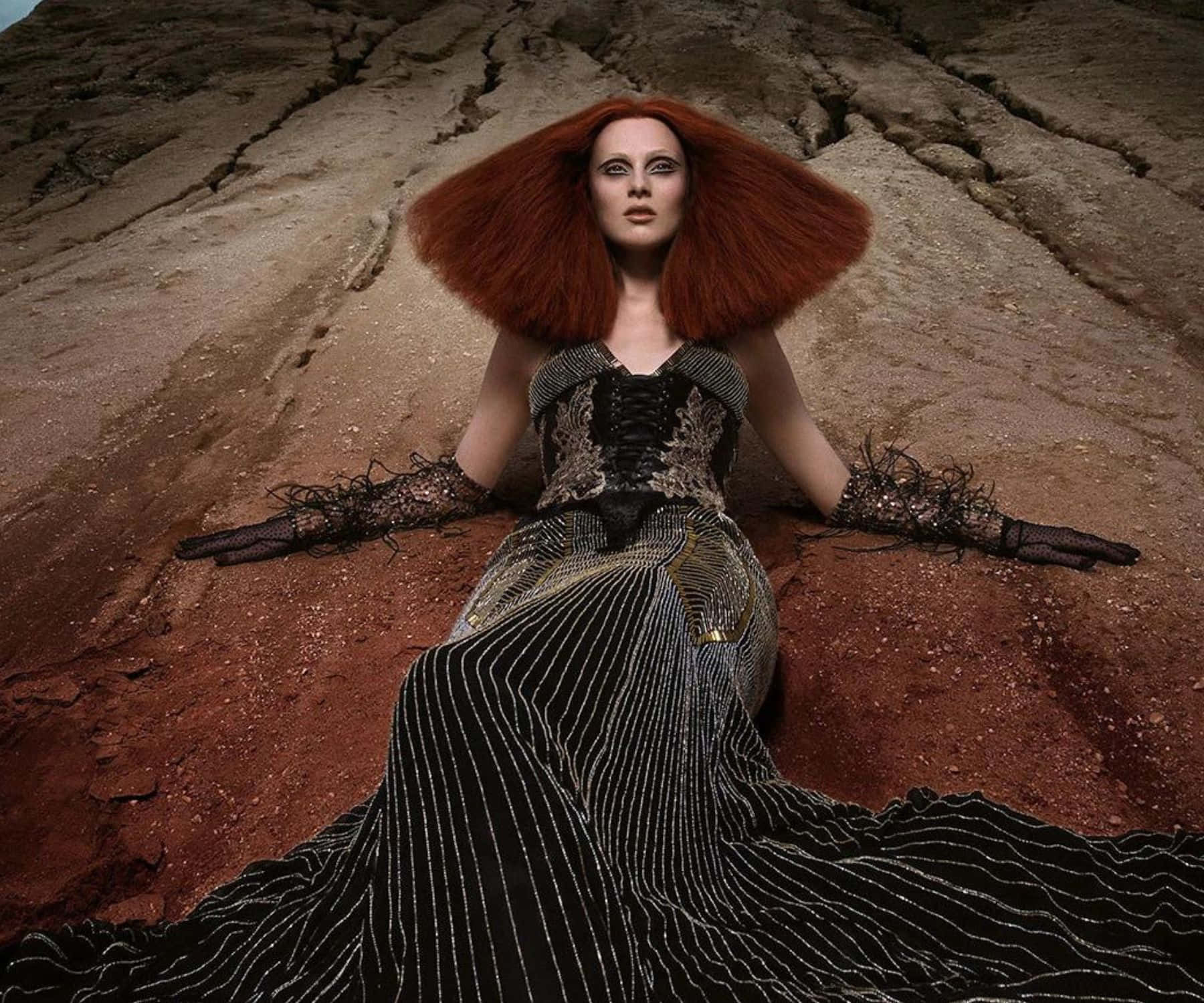 Karen Elson Menawan Dalam Pakaian Elegan Wallpaper