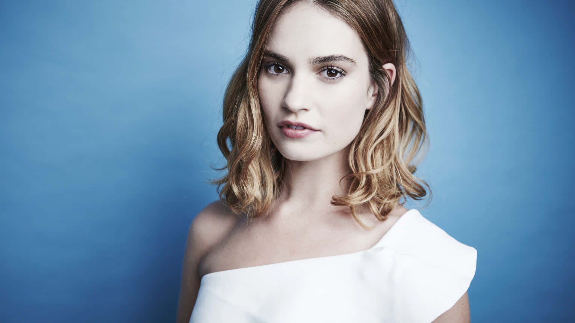 Captivating Lily James In An Elegant Pose Wallpaper