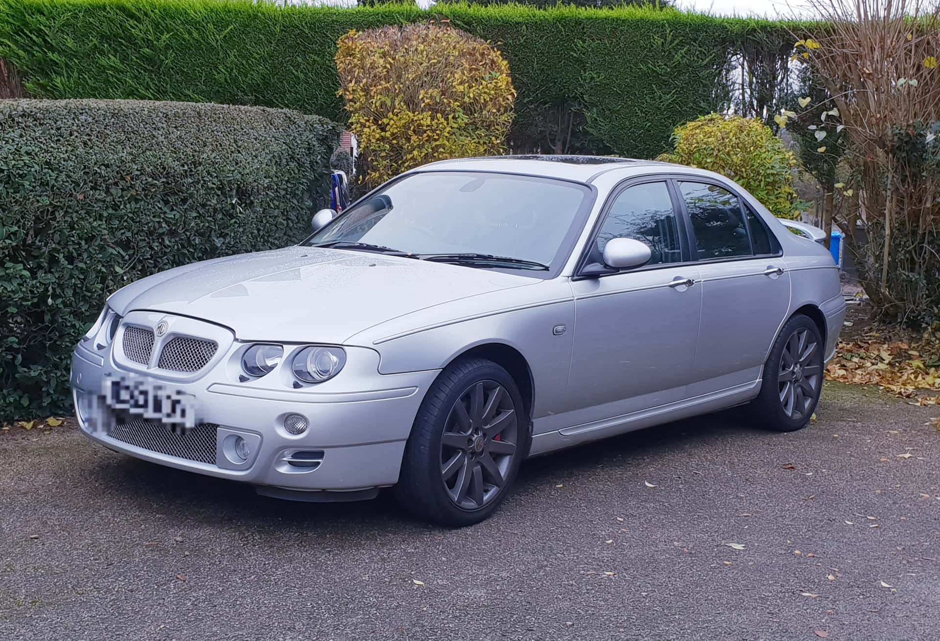 Captivating Mg Zt Car In Vibrant Setting Wallpaper