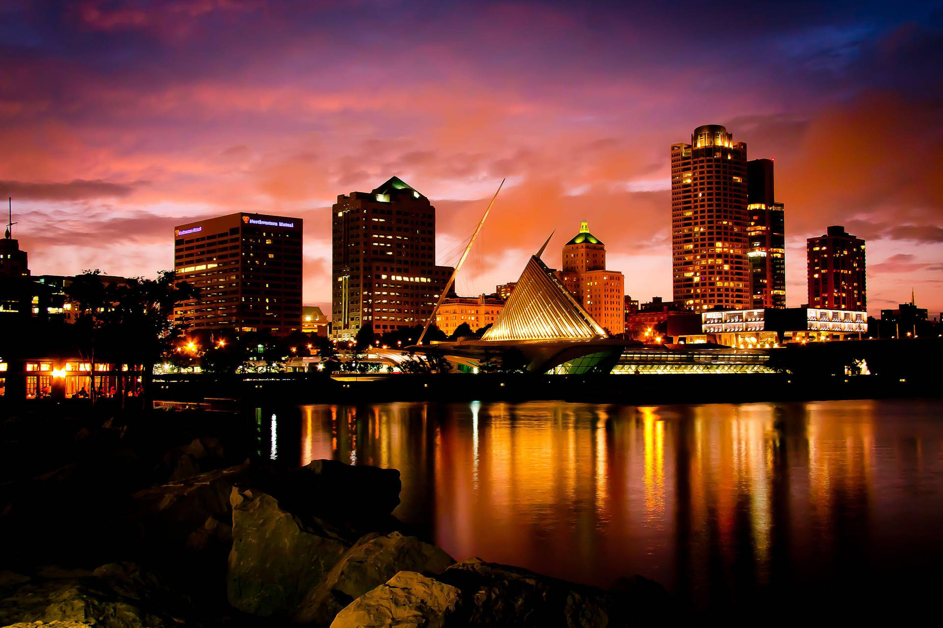 Captivating Milwaukee Skyline Wallpaper