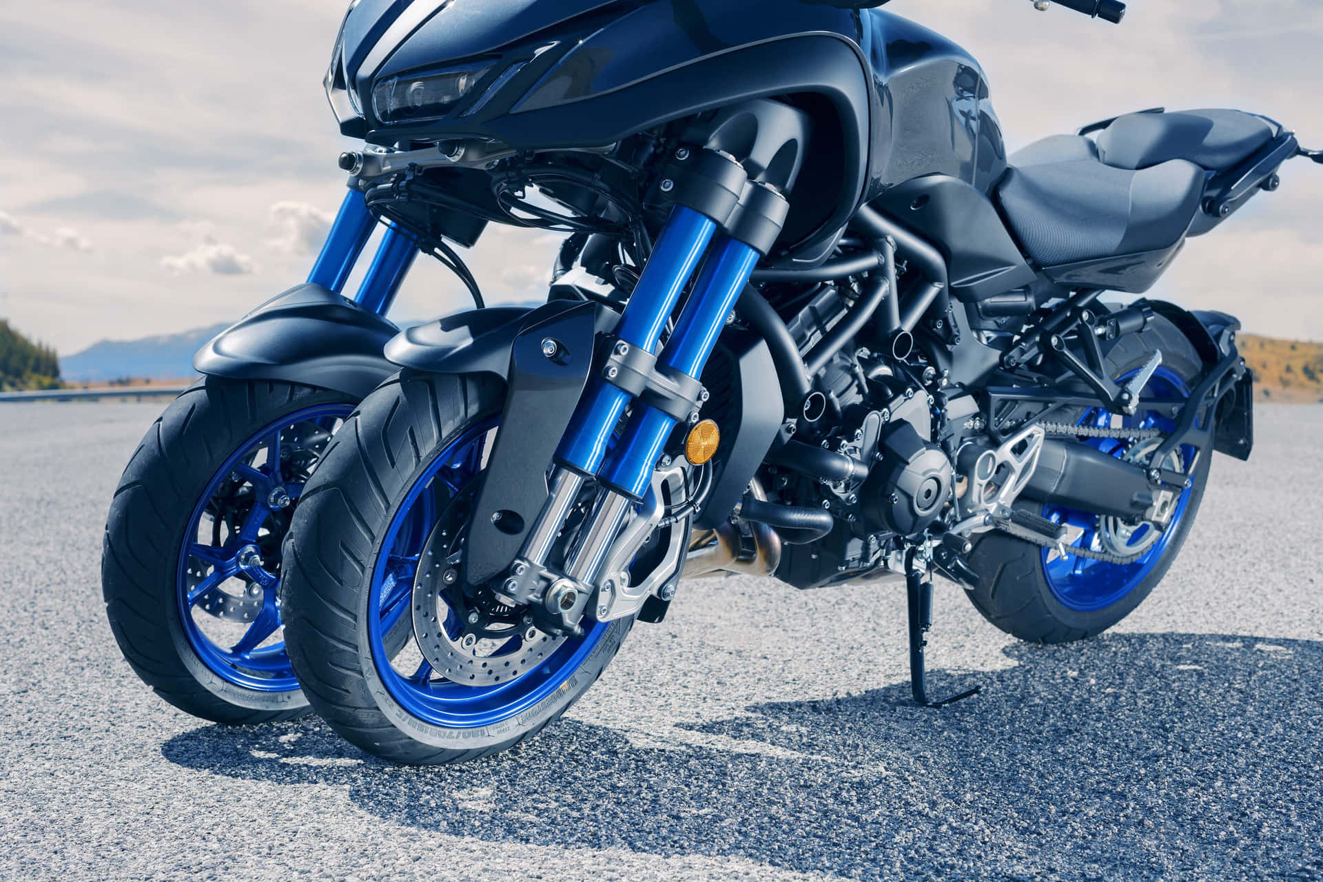 Captivating Performance: Yamaha Motorcycle In Motion Wallpaper