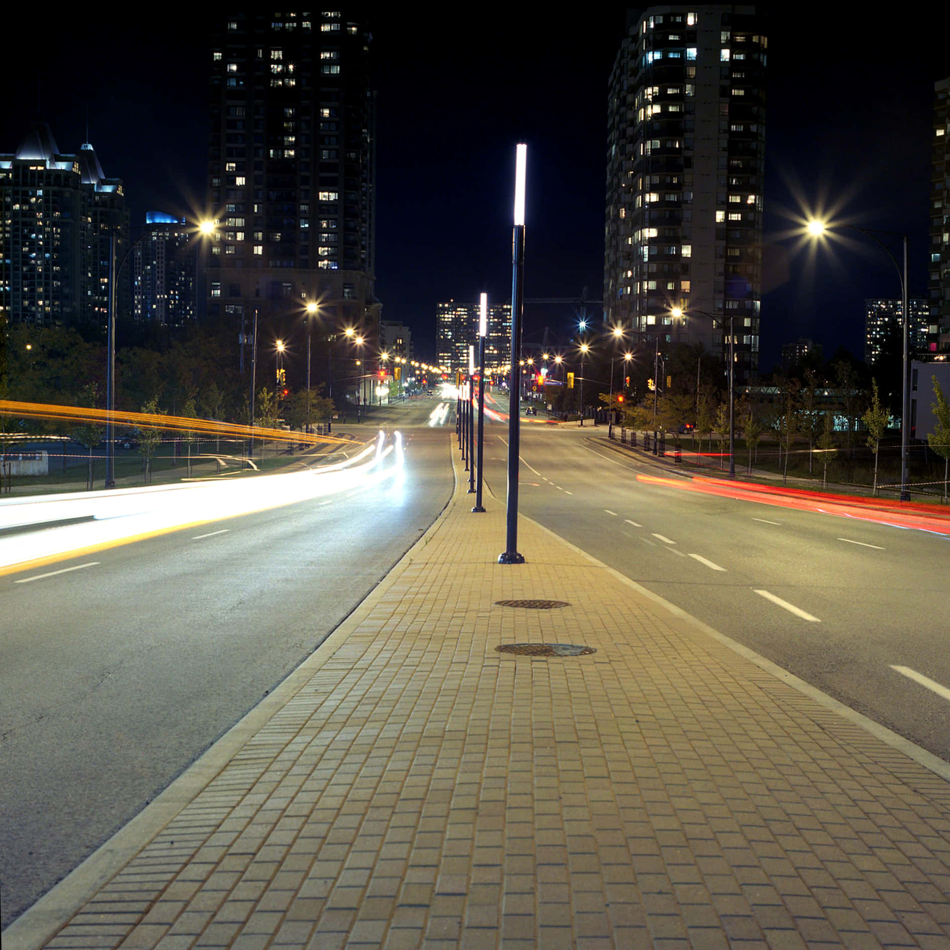 Captivating Skyline Of Mississauga At Dusk Wallpaper