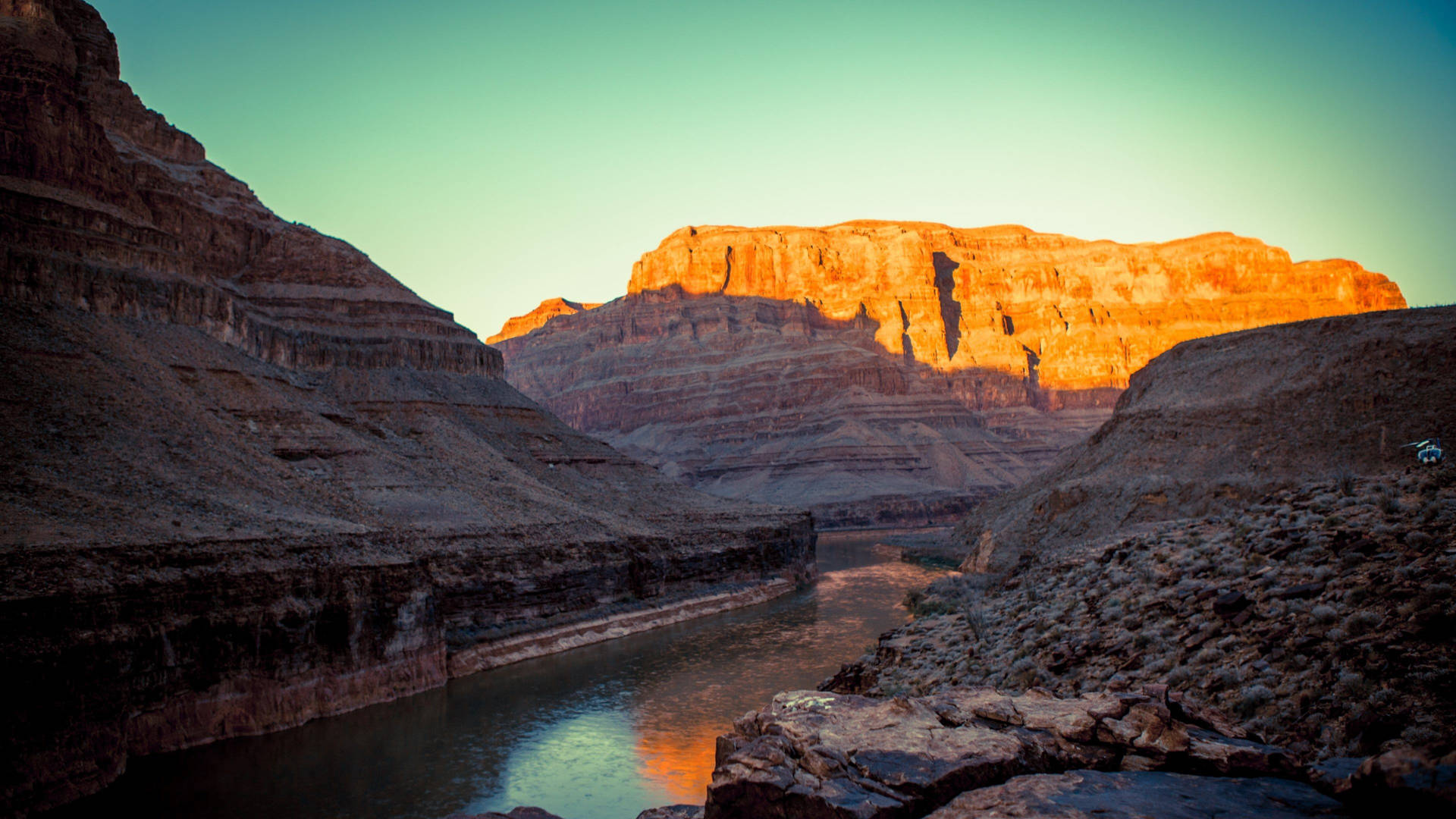Captivating Sunrise Over The Grand Canyon Wallpaper
