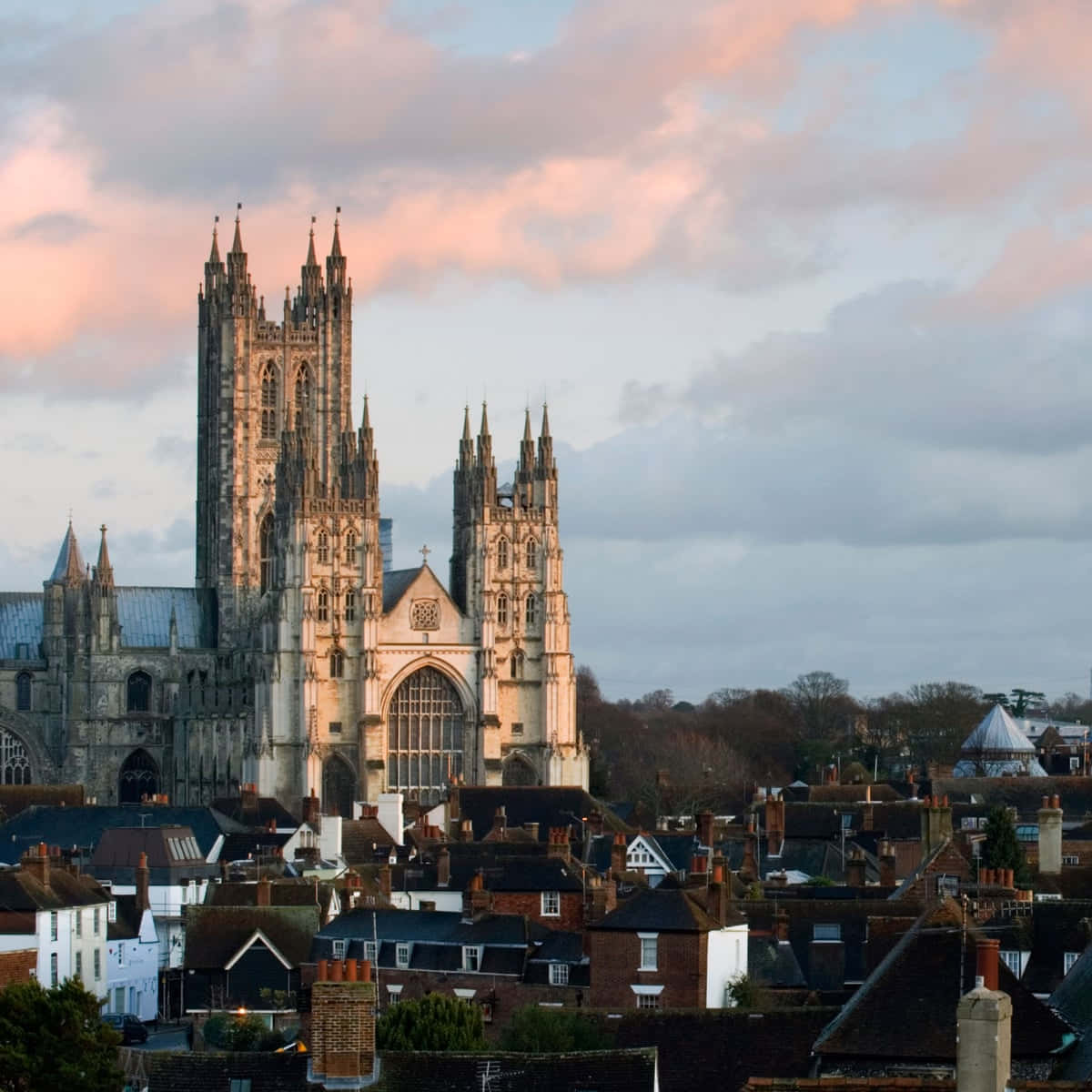 Coucher De Soleil Captivant Sur La Cathédrale De Canterbury Fond d'écran