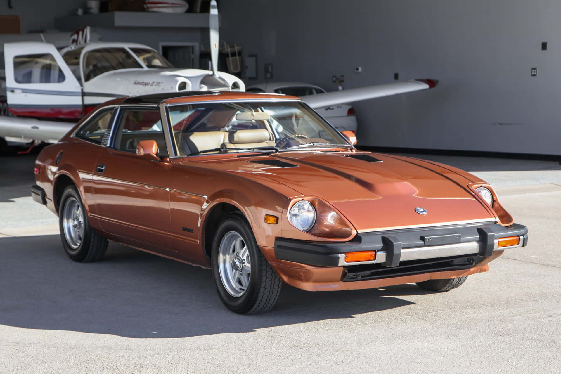 Captivating View Of Shiny Red Datsun 280zx Wallpaper