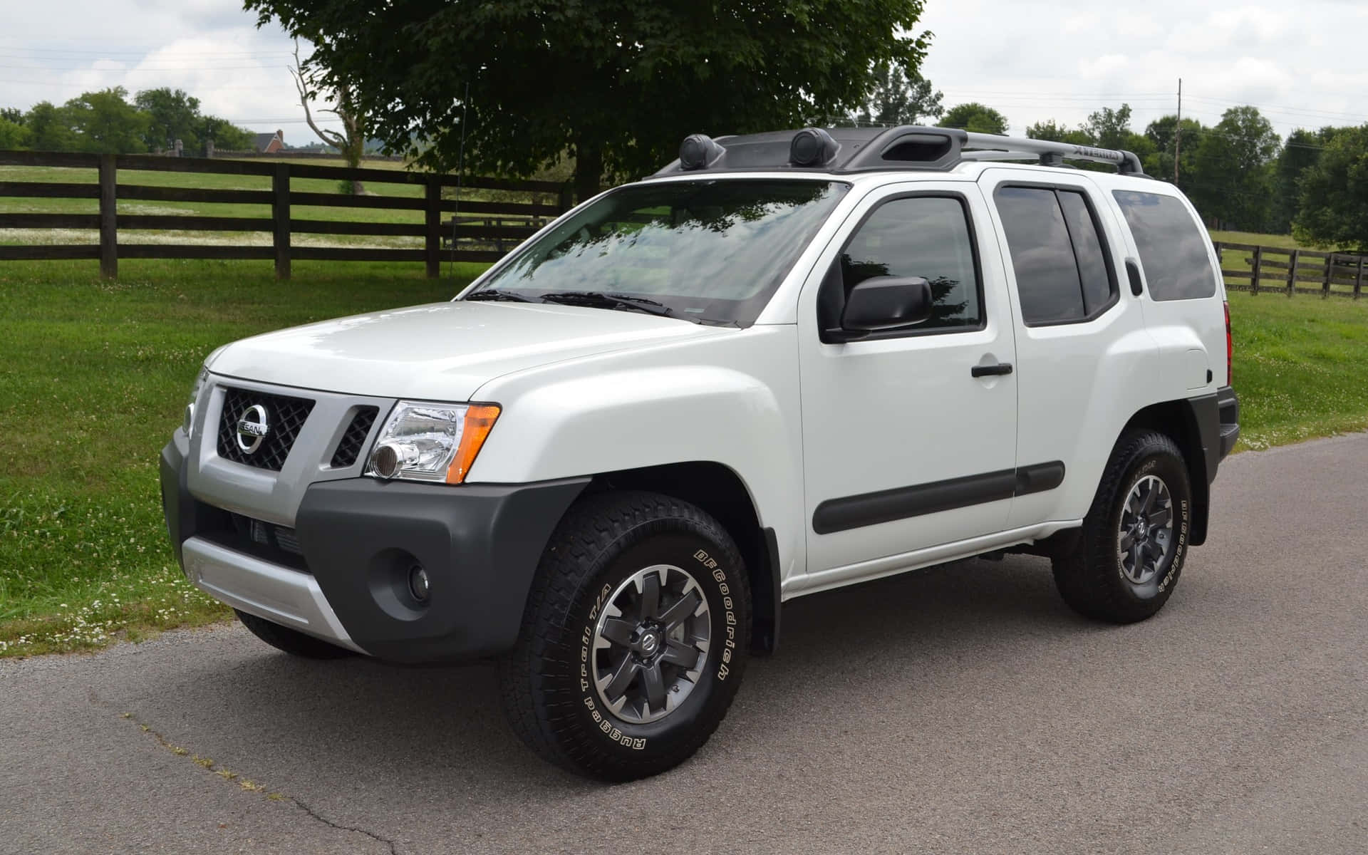 Captivating View Of The Nissan Xterra In Rustic Environment Wallpaper