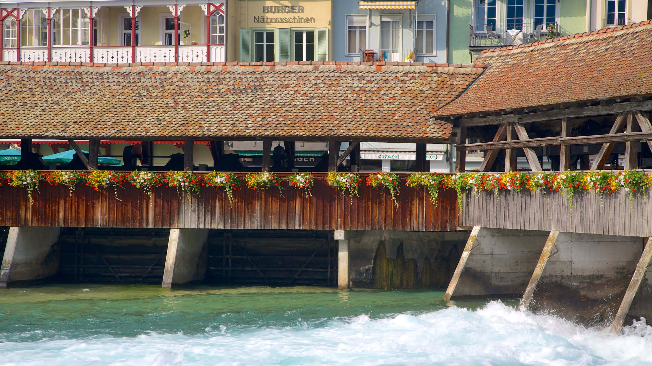 Captivating View Of Thun Cityscape Wallpaper
