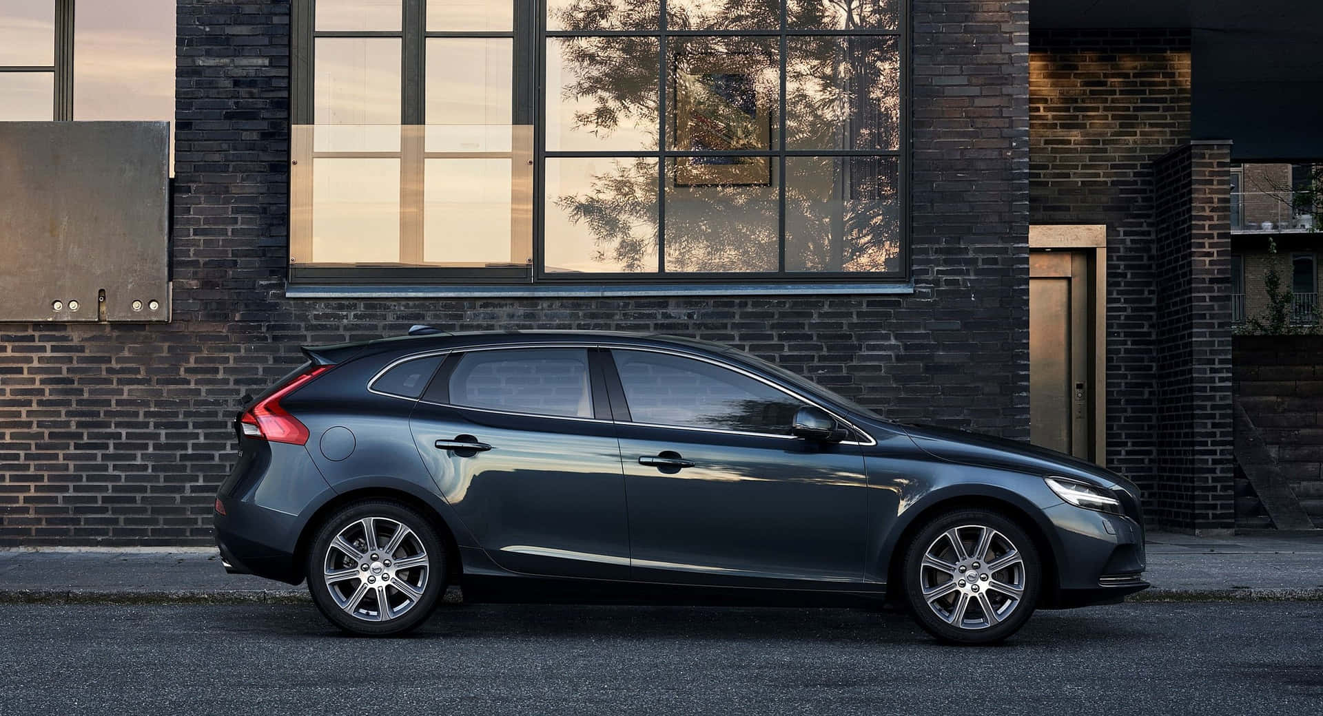 Captivating Volvo V40 In Full Glory Wallpaper