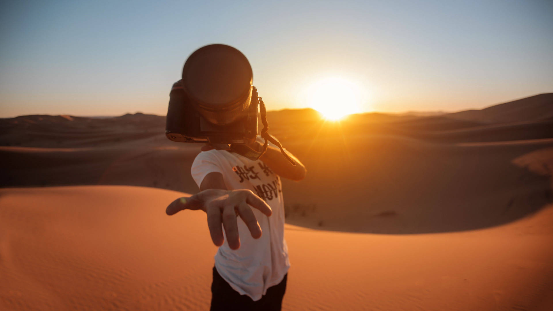 Capture The Desert Sun Wallpaper