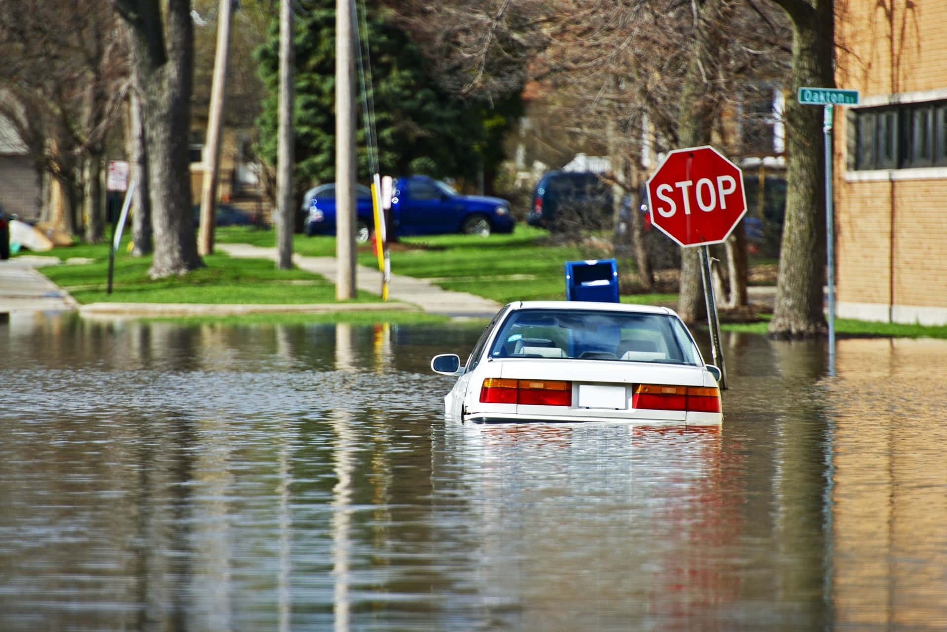 Car Floating In Flood At Illinois USA Wallpaper