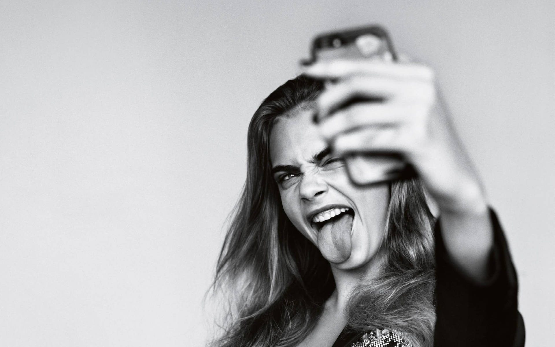 Cara Delevingne Skøre Selfie Wallpaper