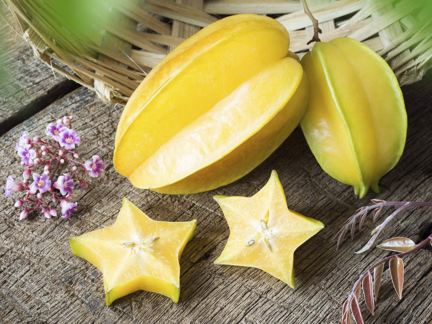 Carambola On Wooden Table Wallpaper