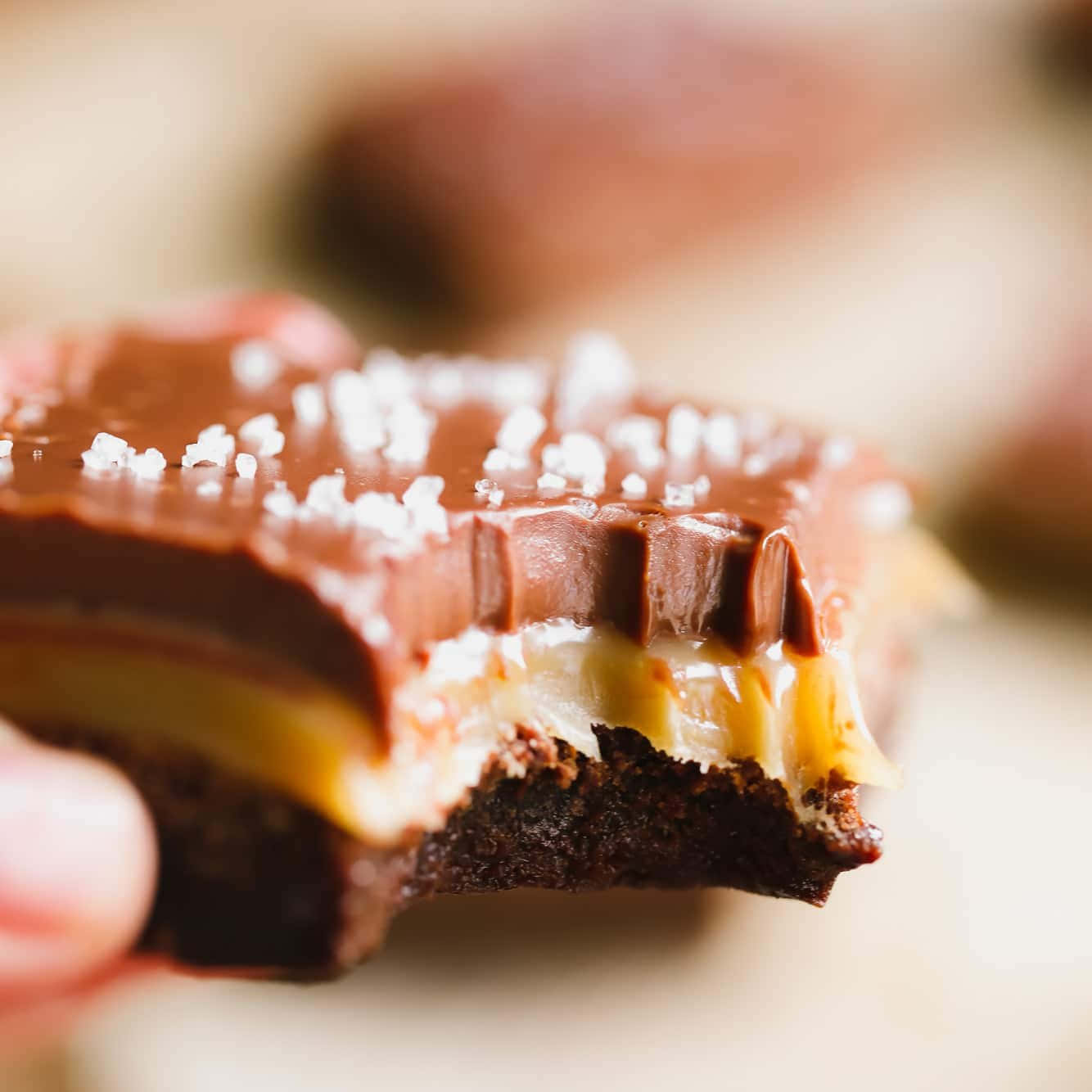 Deliciade Brownie De Caramelo: Una Combinación Perfecta De Caramelo Pegajoso Y Chocolate Rico. Fondo de pantalla