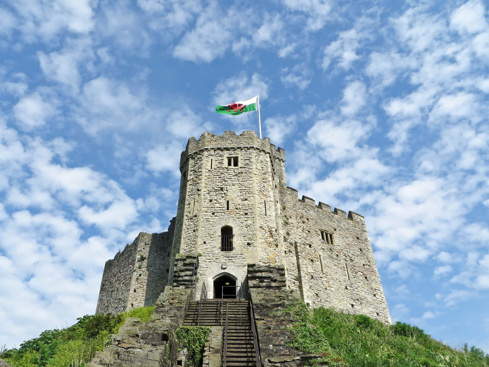 Cardiff Castle And Cloud Formation Wallpaper