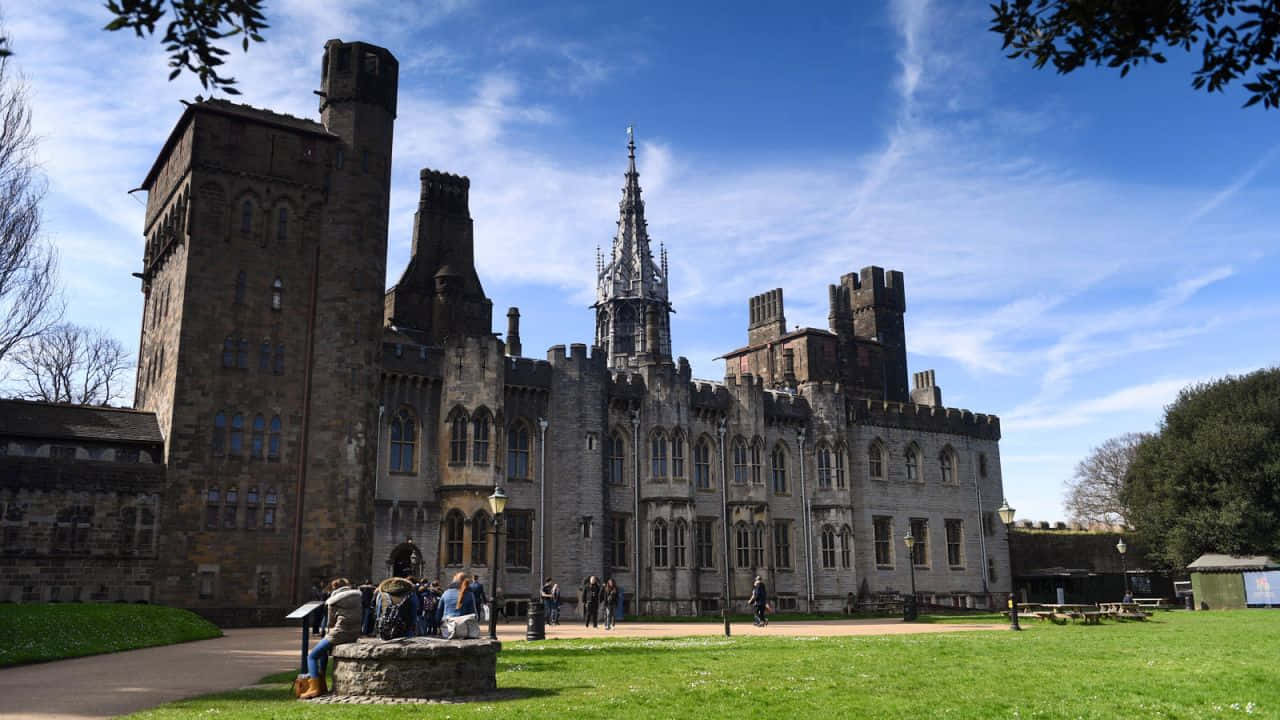 Cardiff Castle Background Wallpaper