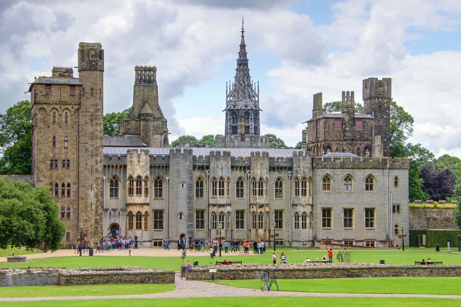 Cardiff Castle Sunny Day Wallpaper