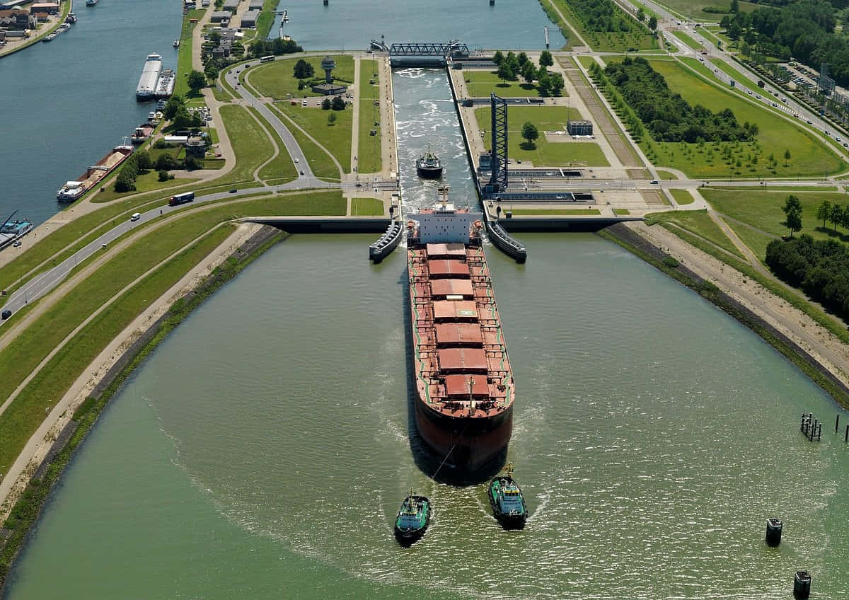 Lasteskip Går Inn I Sluser Terneuzen Bakgrunnsbildet