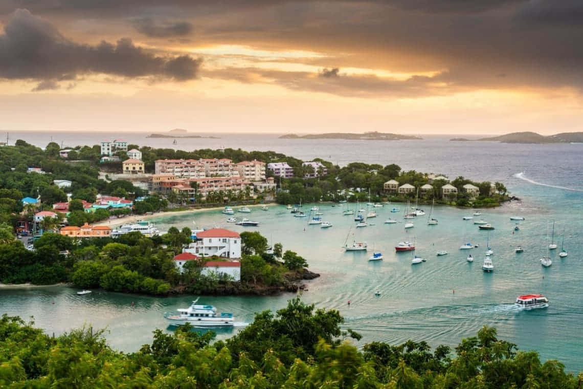 "Paradise Awaits: Stunning Caribbean Island Beach" Wallpaper