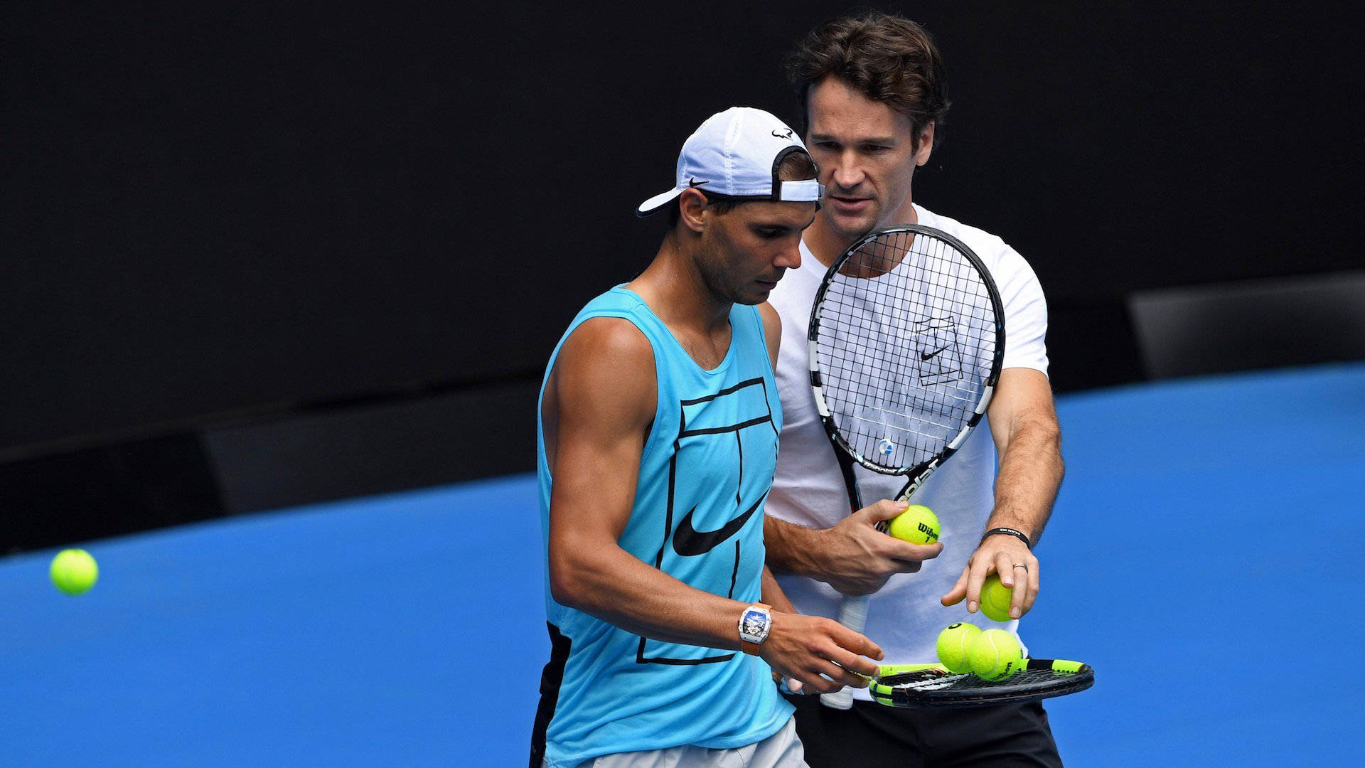 Carlos Moya giver bolde til Nadal. Wallpaper