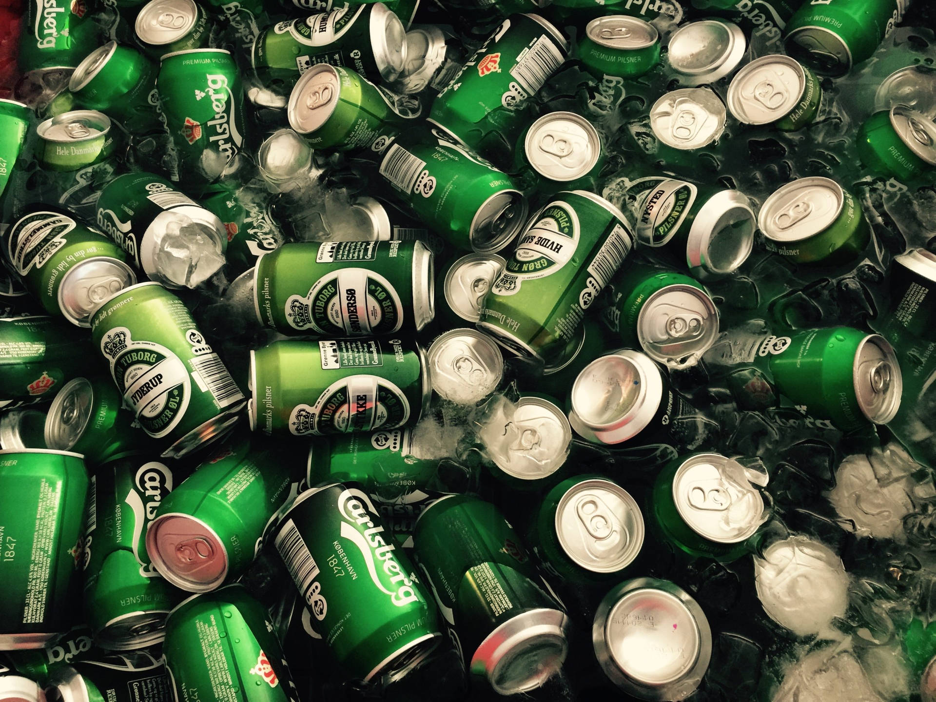 Carlsbergcerveza Latas De Bebida Alcohólica Fondo de pantalla