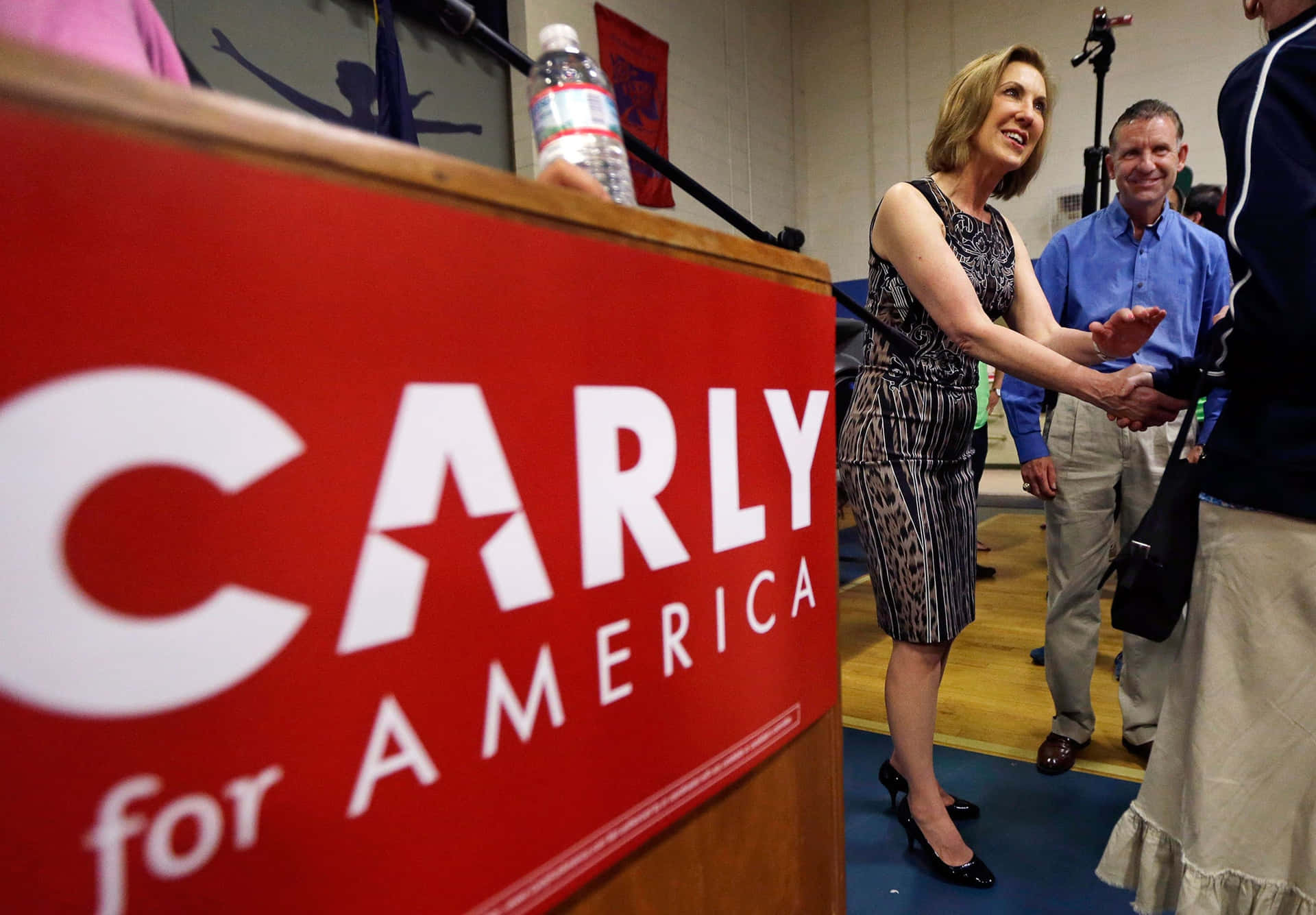 Carly Fiorina Engaging with Supporters Wallpaper