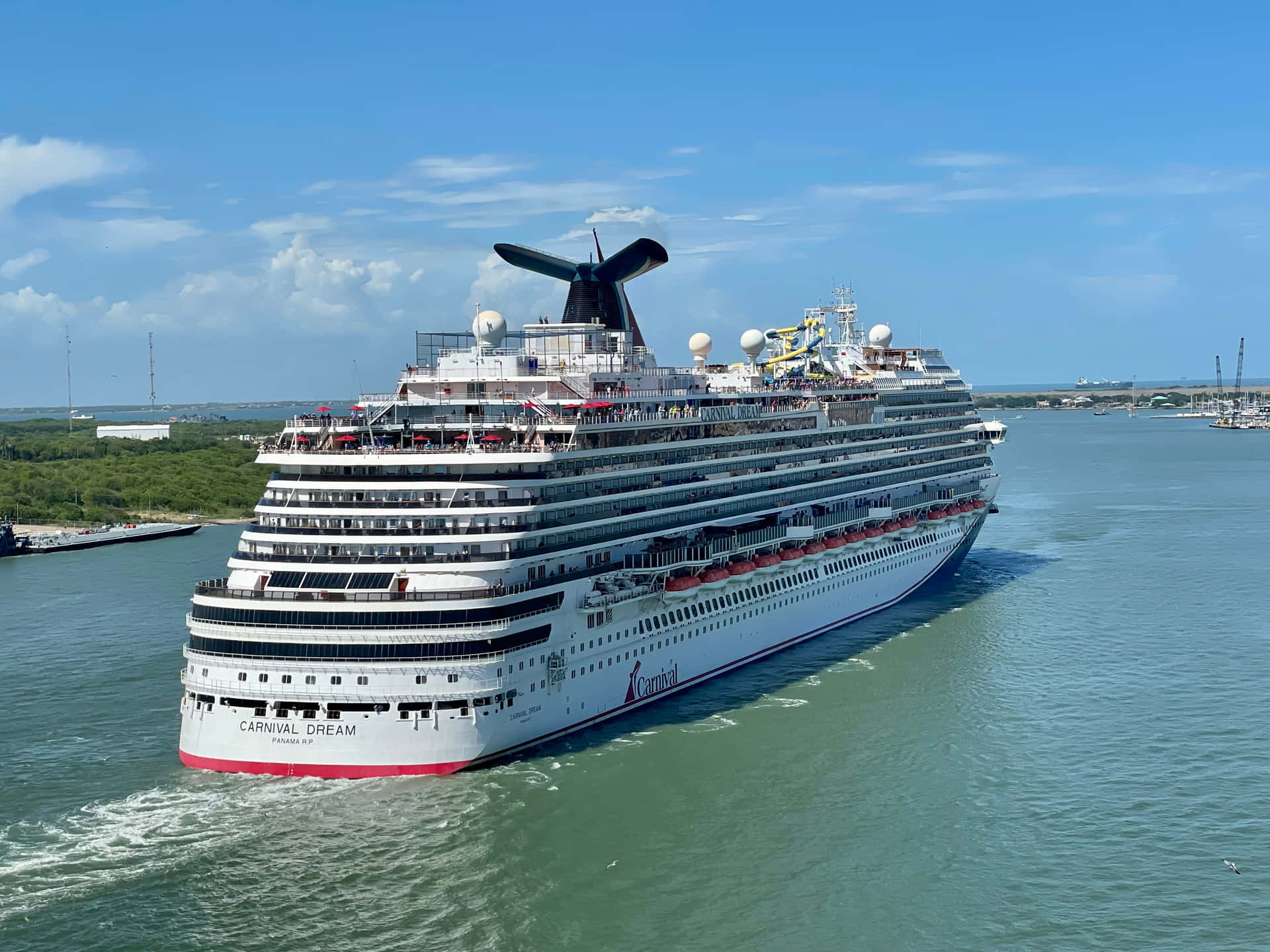 Enjoy a luxurious and majestic Carnival Dream cruise