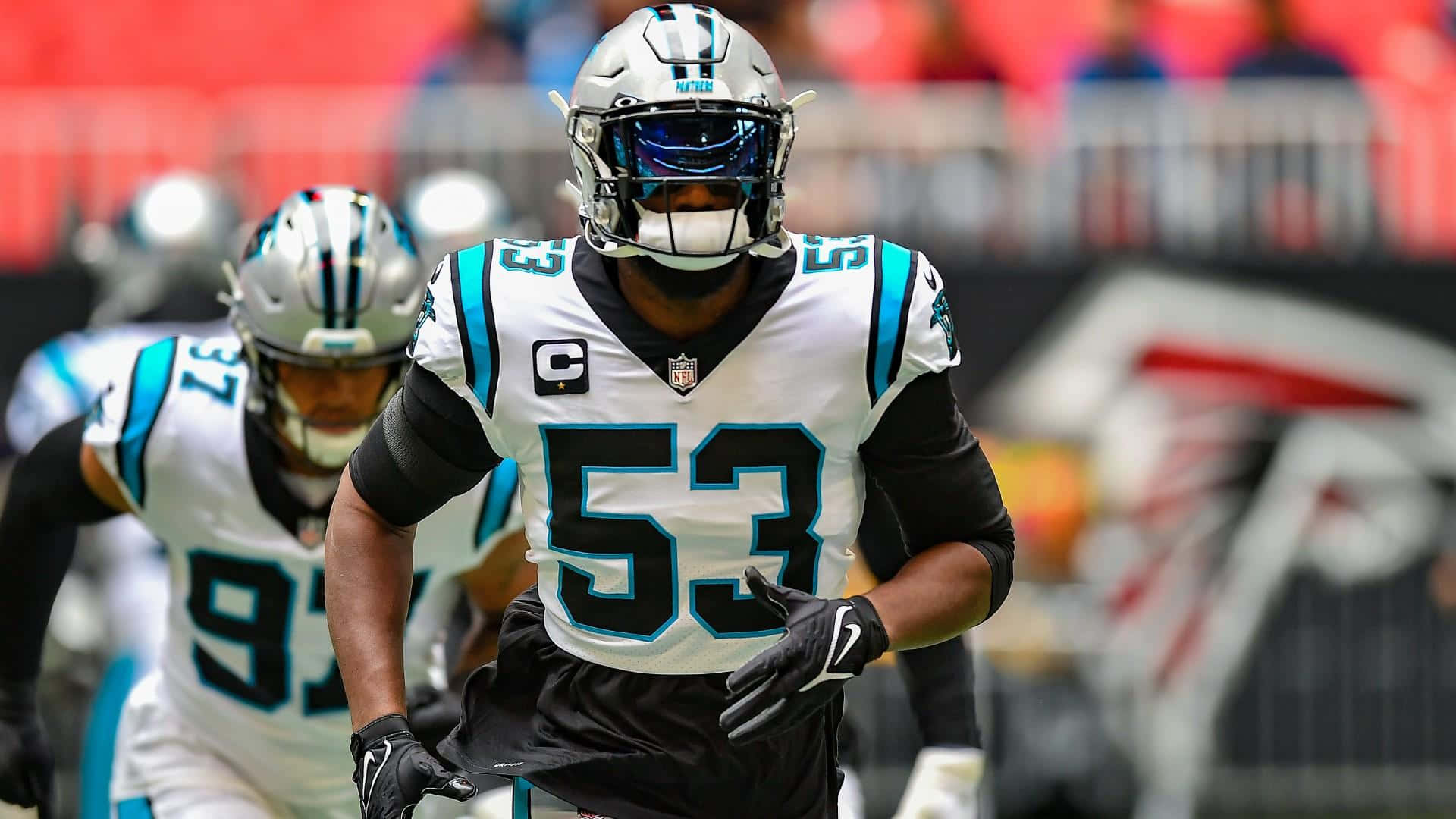 Pemain Linebacker Carolina Panthers Dalam Aksi Wallpaper