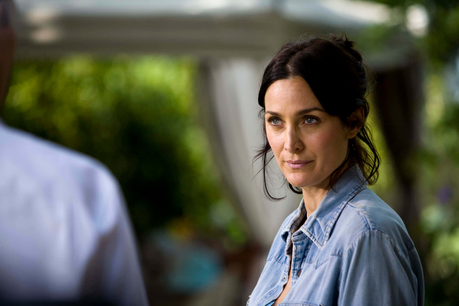 Carrie Anne Moss Denim Shirt Outdoors Wallpaper