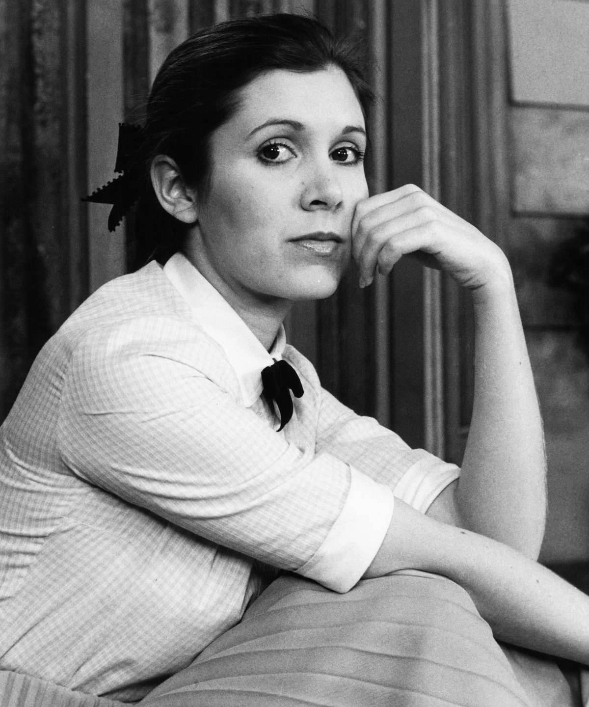 Carrie Fisher Black And White Outdoor Photo Wallpaper