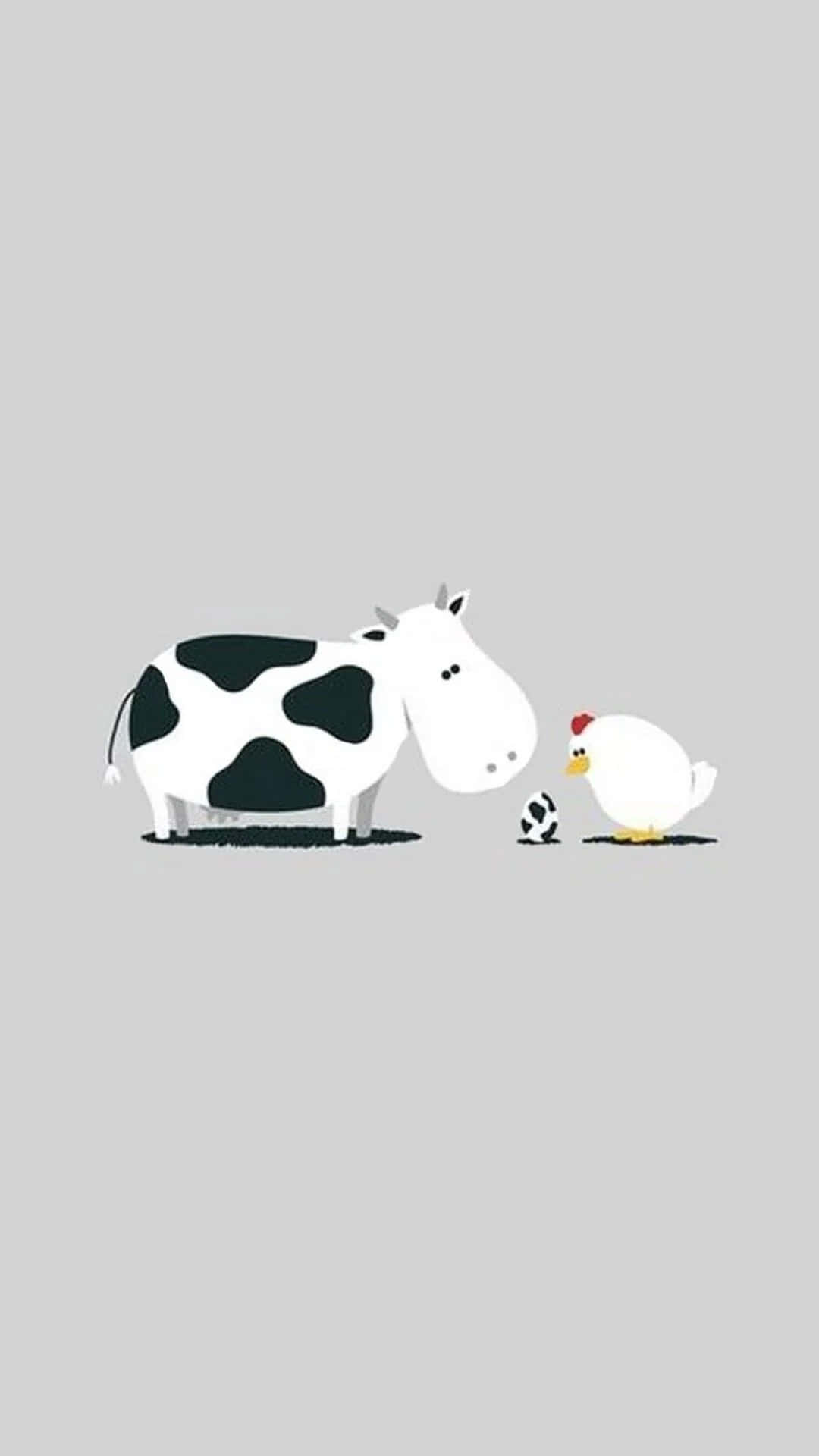 En ko og en kylling står ved siden af hinanden.