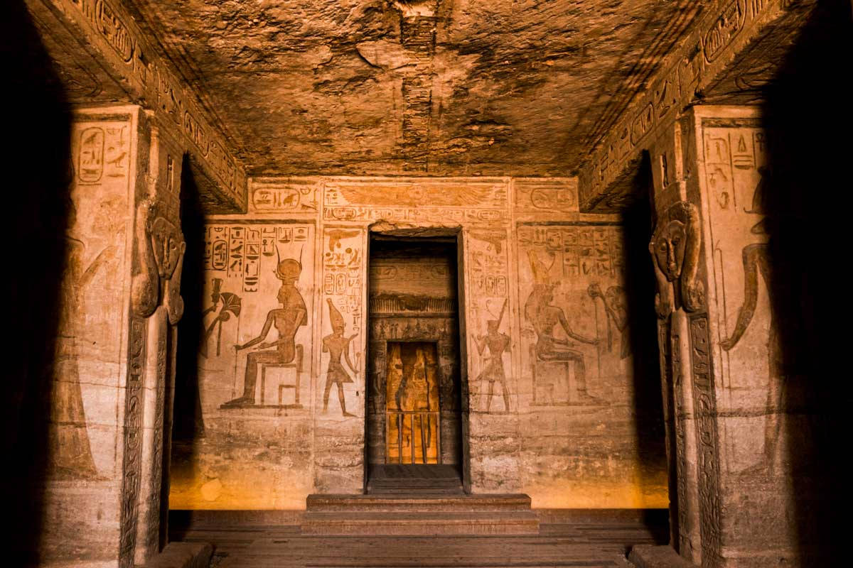 Carved Figures Inside The Temples Of Abu Simbel Wallpaper
