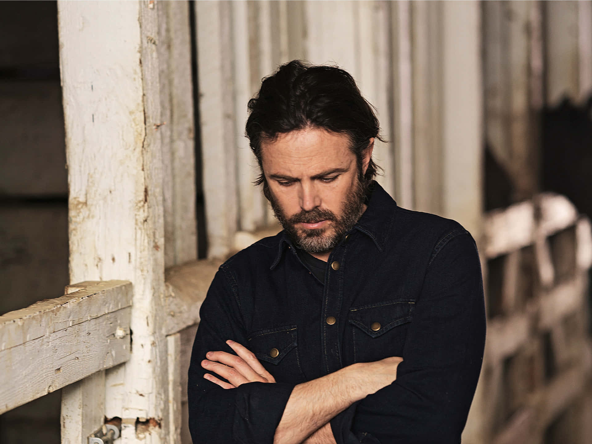 Casey Affleck Engrossed in Thought Wallpaper