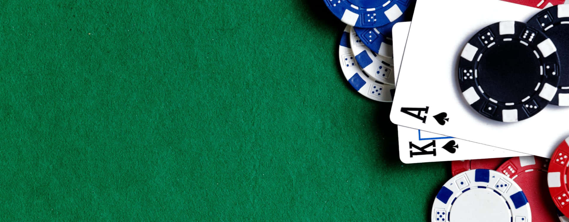 Kartenmit Poker-chips Casino Hintergrund