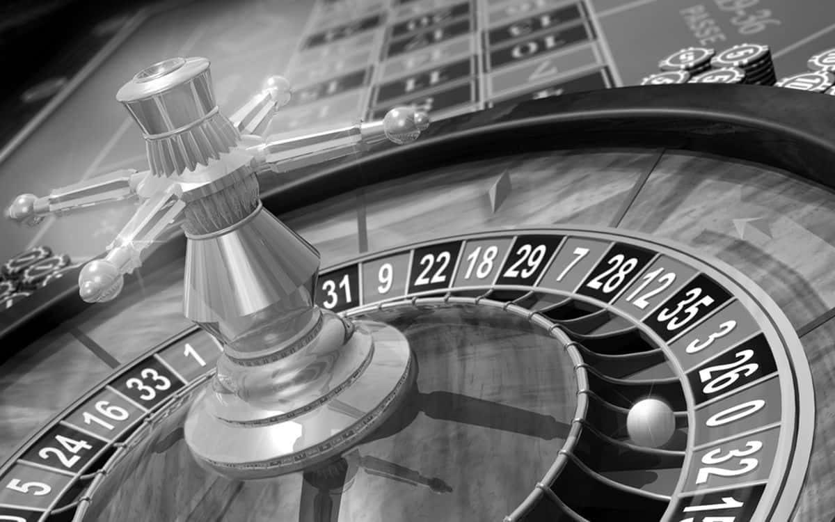 Casino Roulette Wheeland Chips Wallpaper