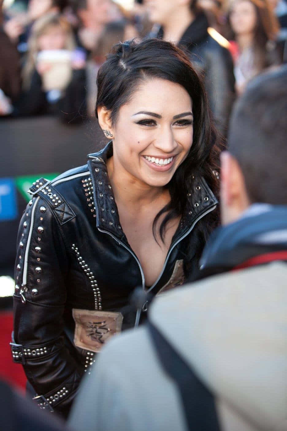 Cassie Steele Tersenyum Di Acara Wallpaper